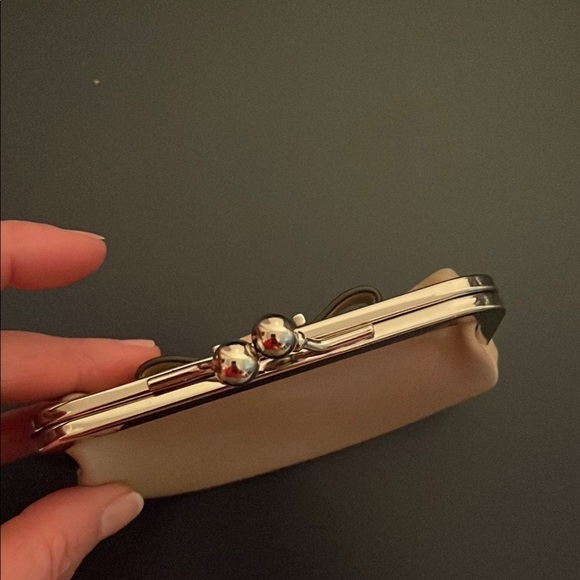 Elegant Cream Clutch with Bow Accent - Picture 3 of 10